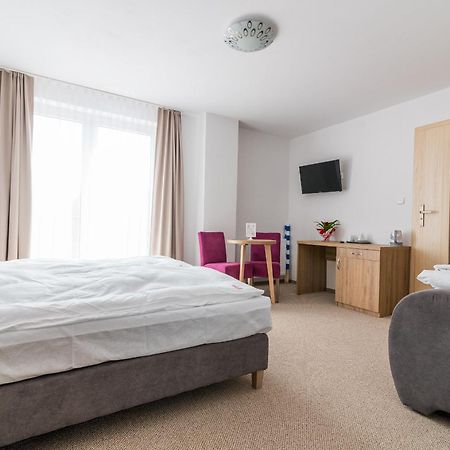 Magnolia Pokoje I Apartamenty Дембки Экстерьер фото