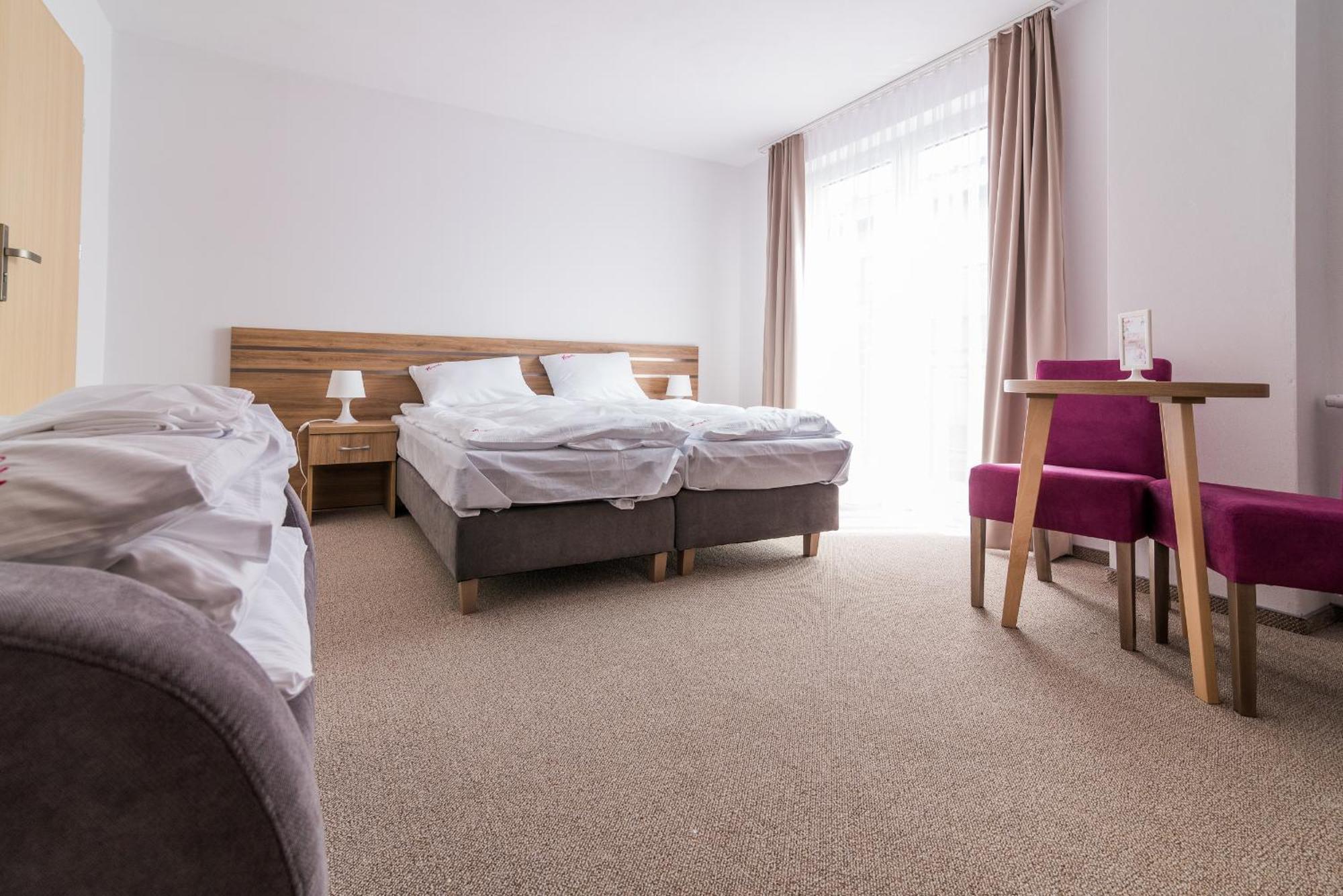 Magnolia Pokoje I Apartamenty Дембки Экстерьер фото