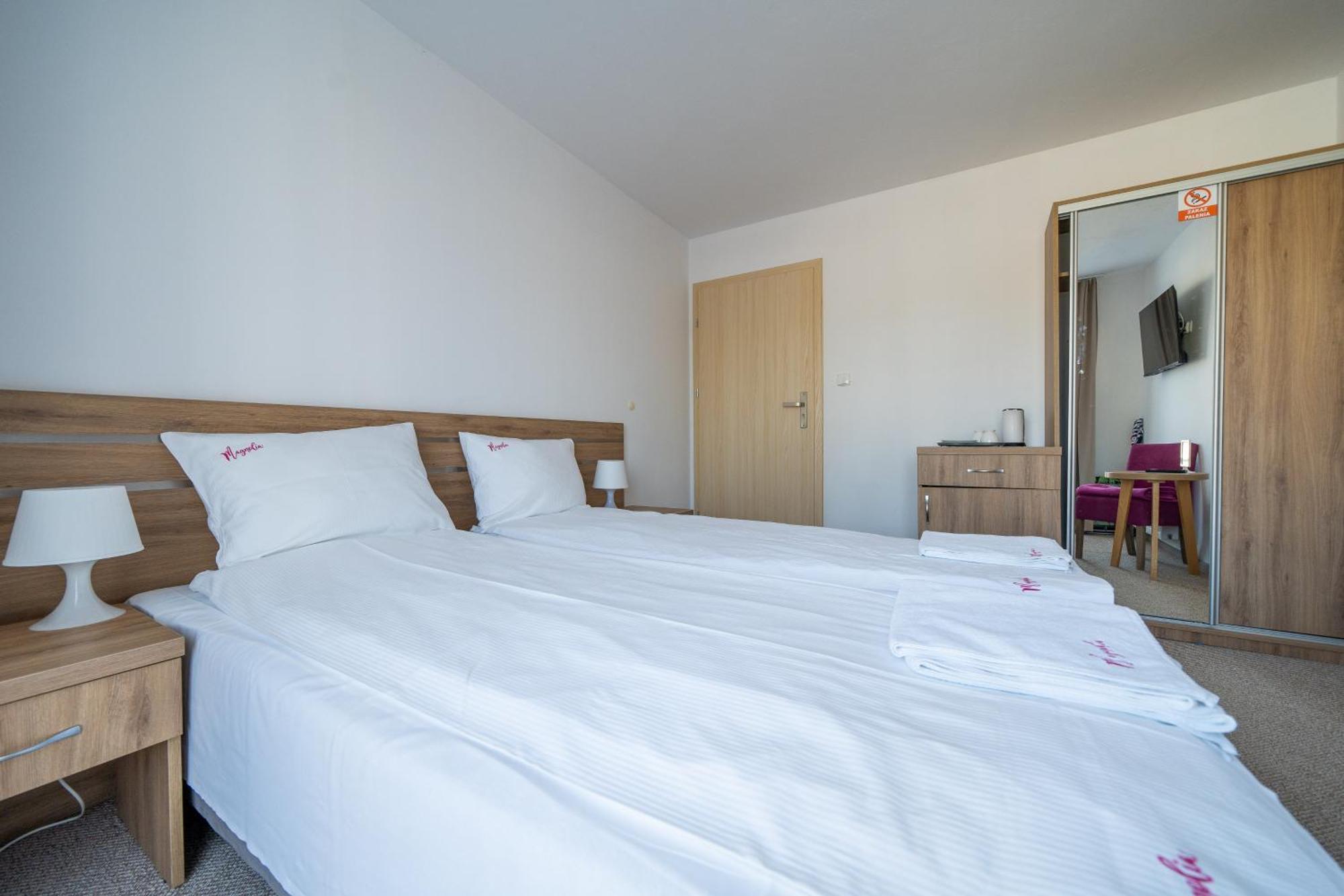 Magnolia Pokoje I Apartamenty Дембки Экстерьер фото