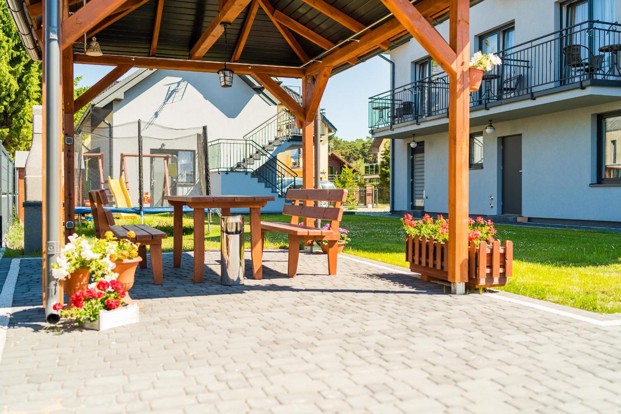 Magnolia Pokoje I Apartamenty Дембки Экстерьер фото