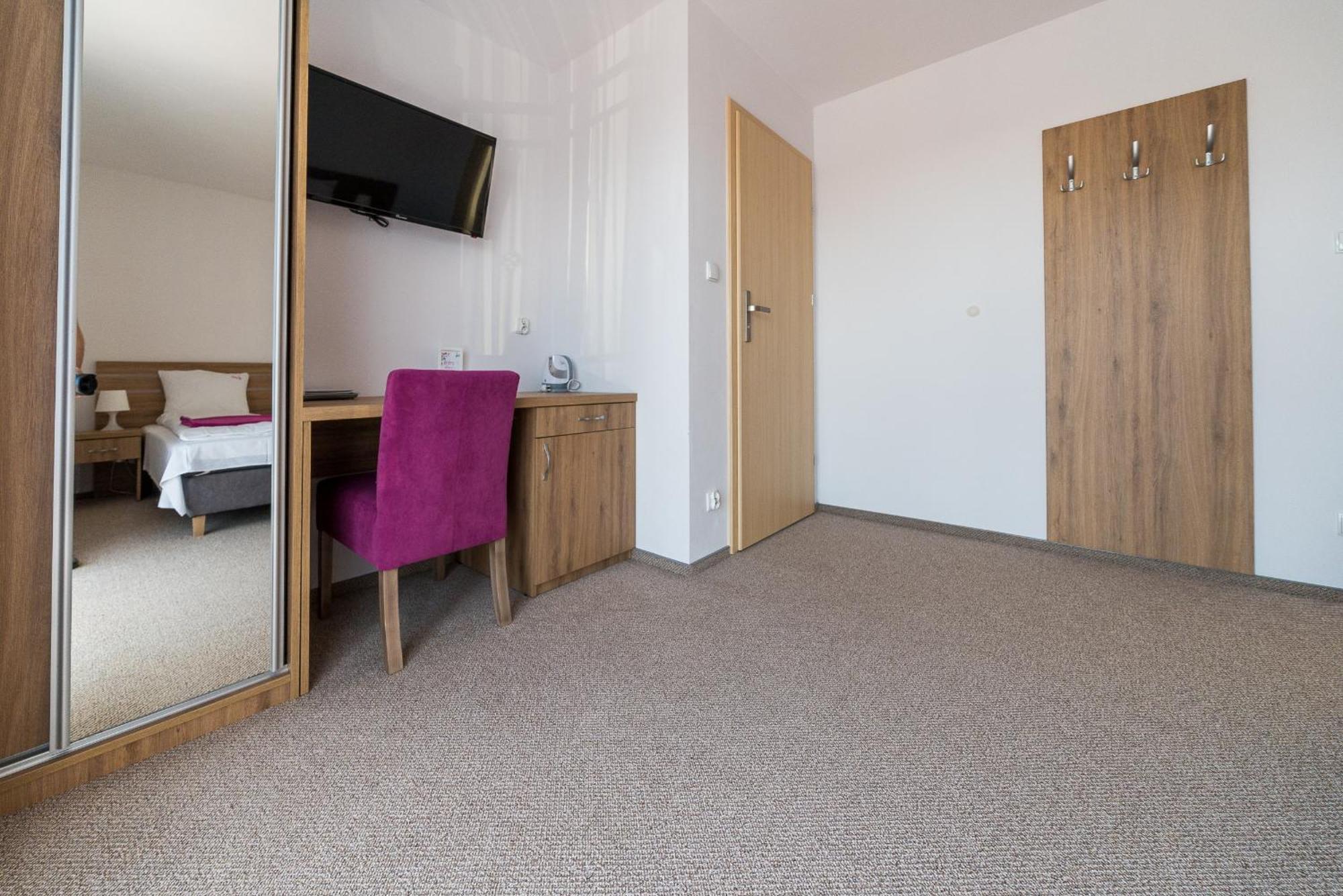 Magnolia Pokoje I Apartamenty Дембки Экстерьер фото