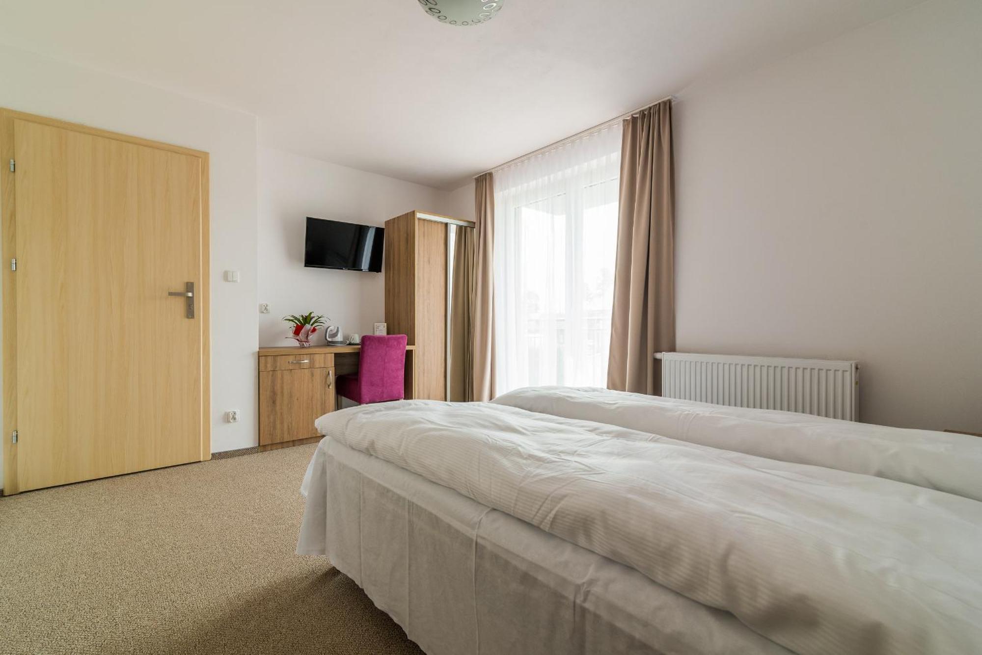 Magnolia Pokoje I Apartamenty Дембки Экстерьер фото