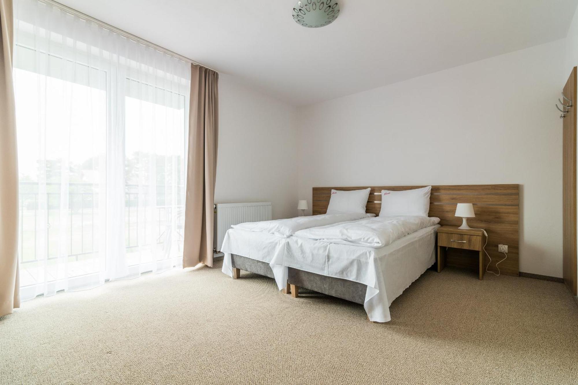 Magnolia Pokoje I Apartamenty Дембки Экстерьер фото
