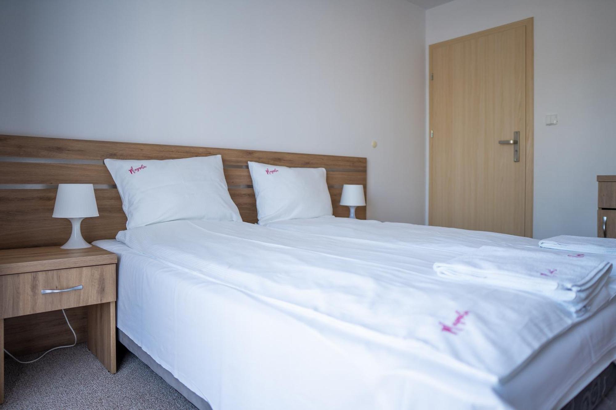 Magnolia Pokoje I Apartamenty Дембки Экстерьер фото