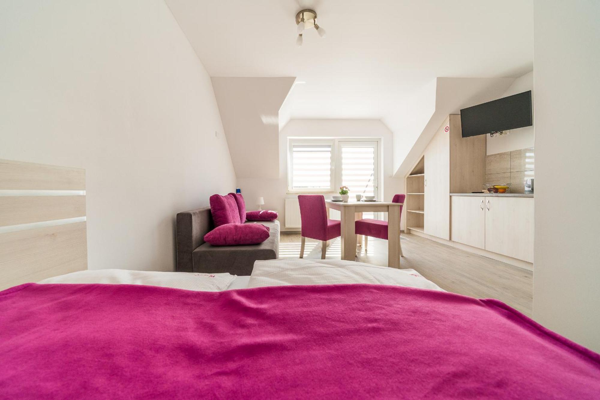 Magnolia Pokoje I Apartamenty Дембки Экстерьер фото