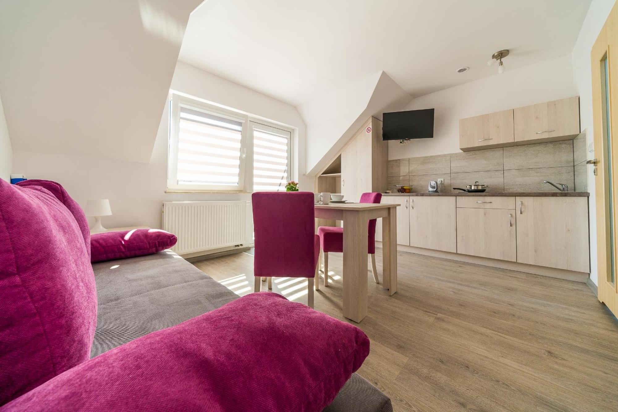 Magnolia Pokoje I Apartamenty Дембки Экстерьер фото