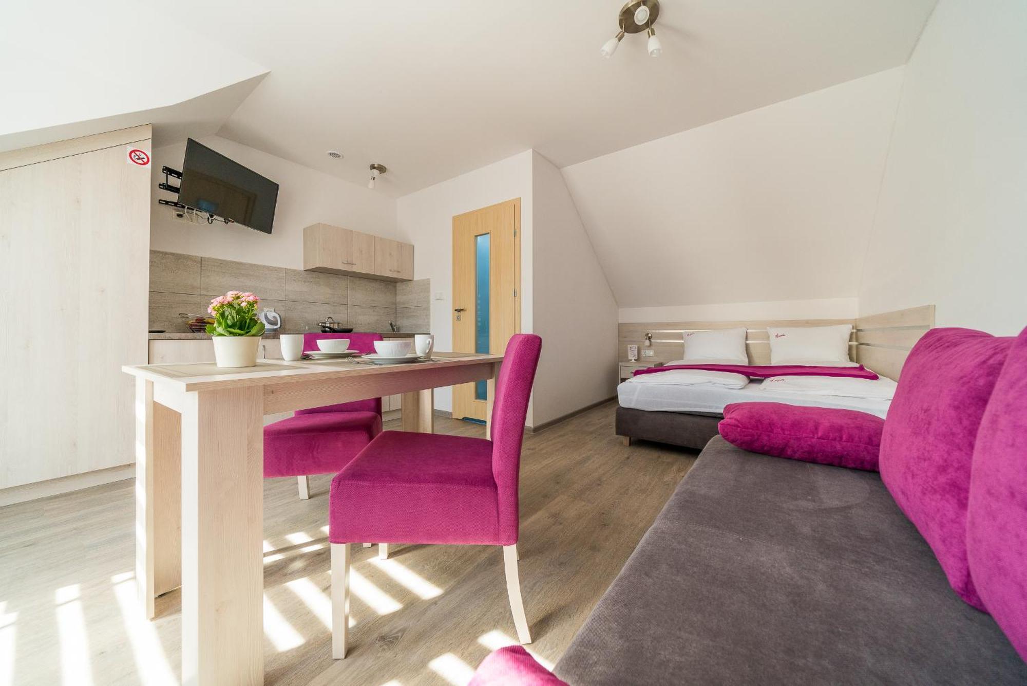 Magnolia Pokoje I Apartamenty Дембки Экстерьер фото