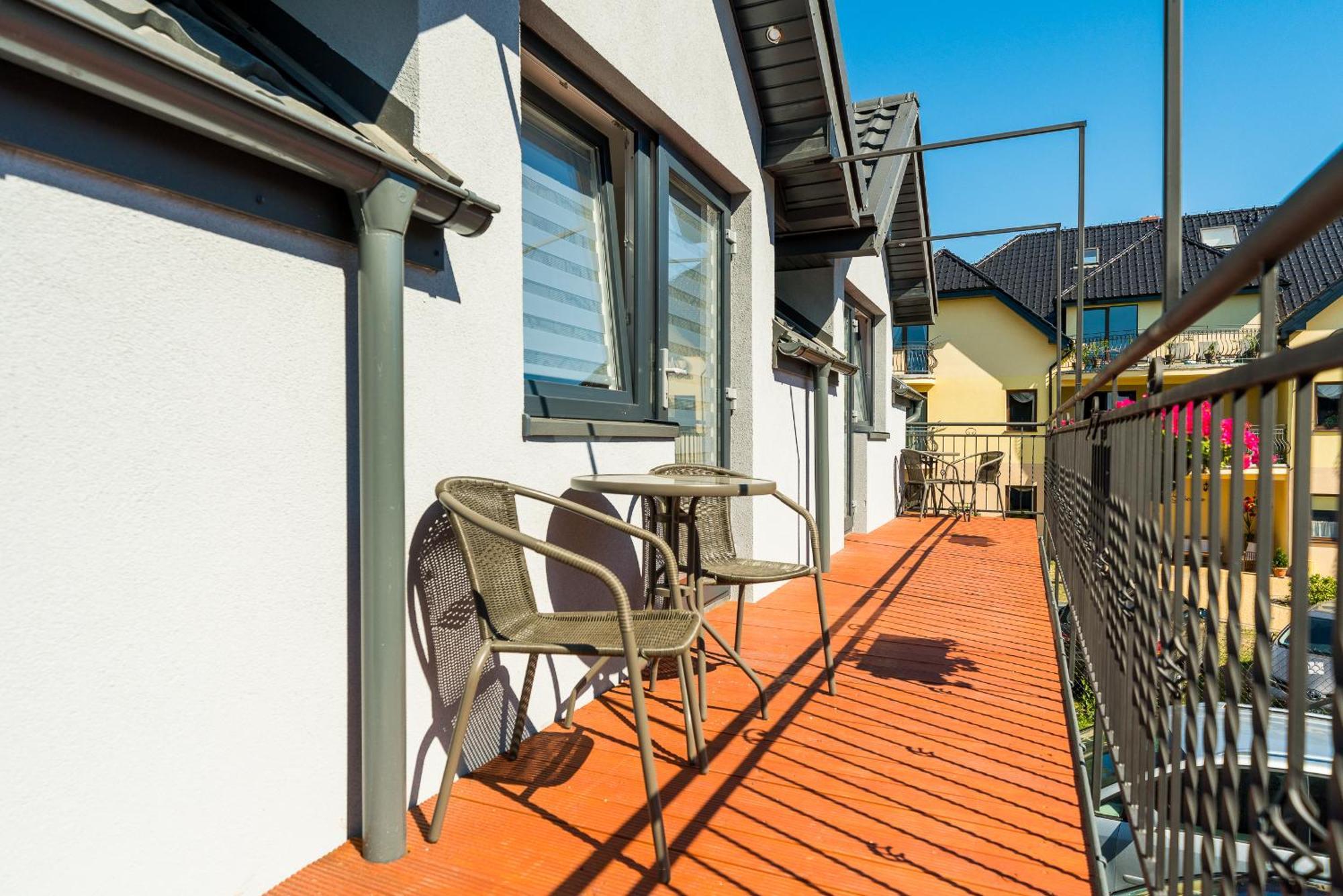 Magnolia Pokoje I Apartamenty Дембки Экстерьер фото
