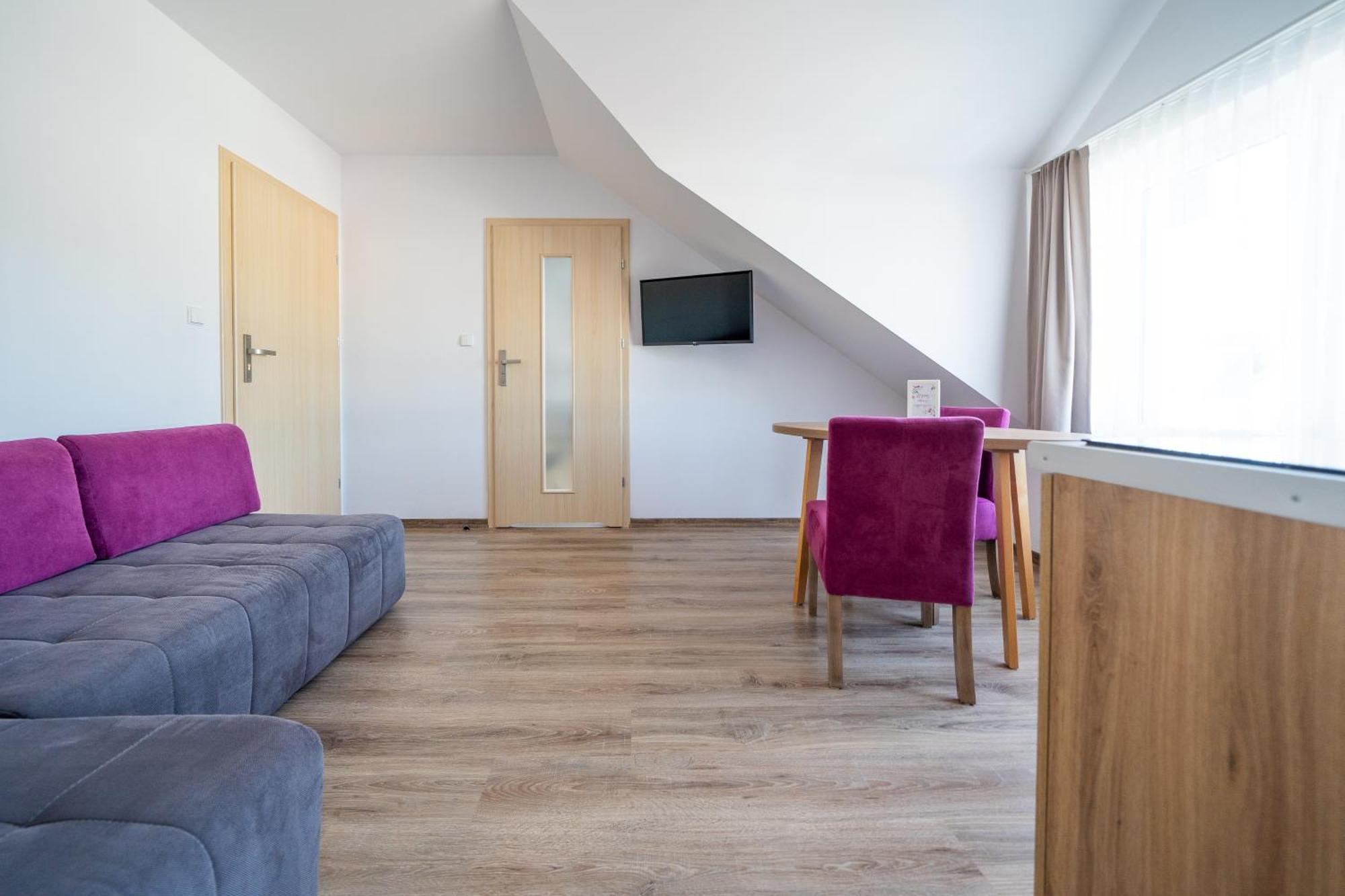 Magnolia Pokoje I Apartamenty Дембки Экстерьер фото